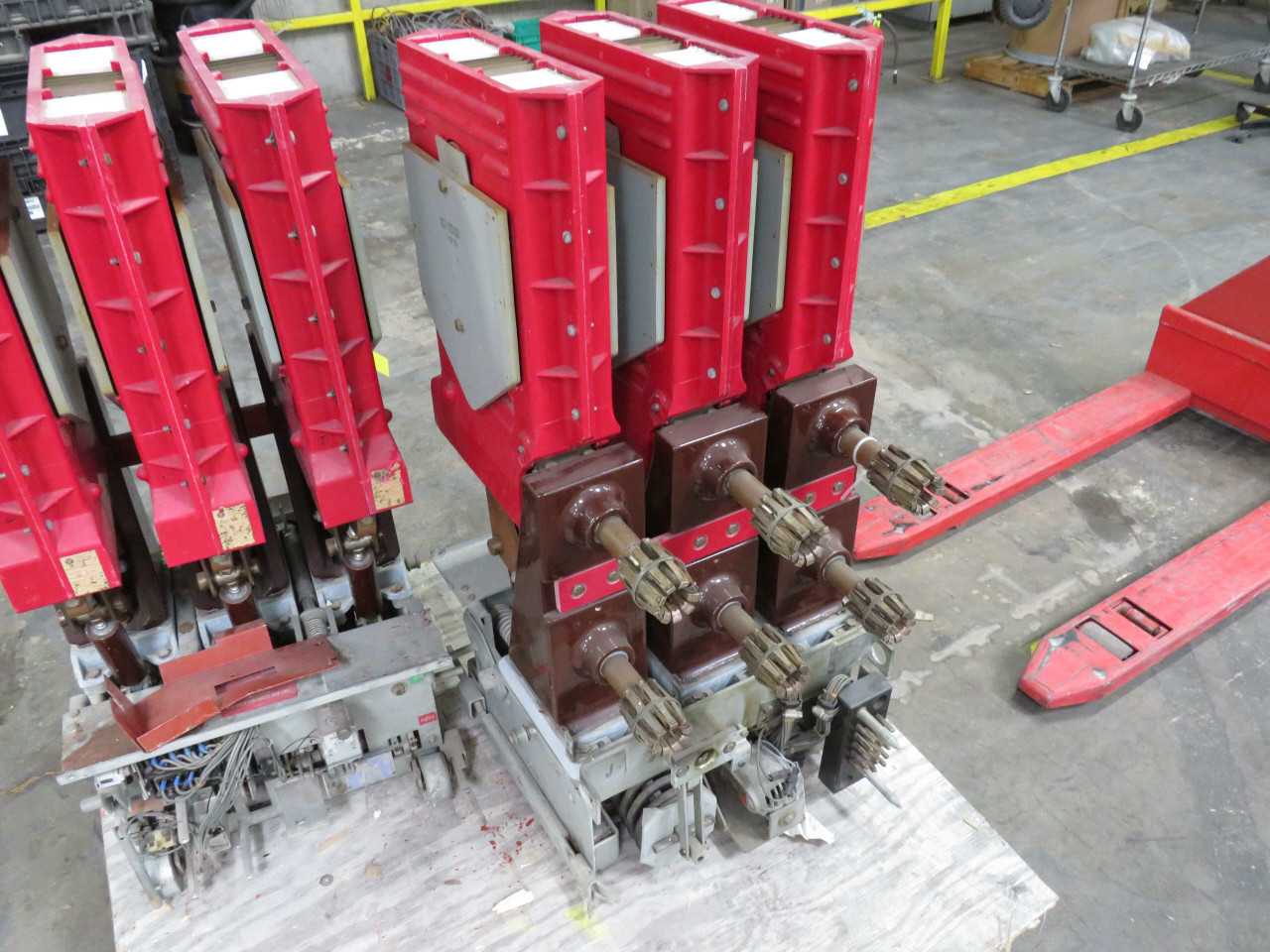 WESTINGHOUSE 25Y8123B AIR CIRCUIT BREAKER, 250 VAC OP VOLTAGE, 7 A CURRENT - CIRCUIT BREAKERS