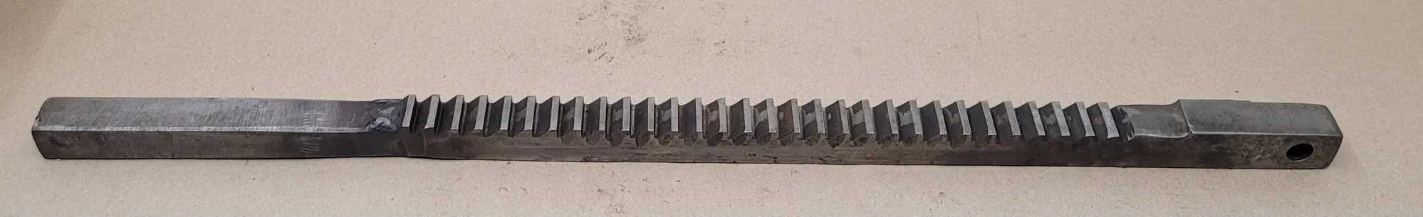 KEYSEATER BROACH - UNKNOWN BRAND - 26-5/8IN L X 1IN W - 1/2" PITCH - MACHINE TOOLING