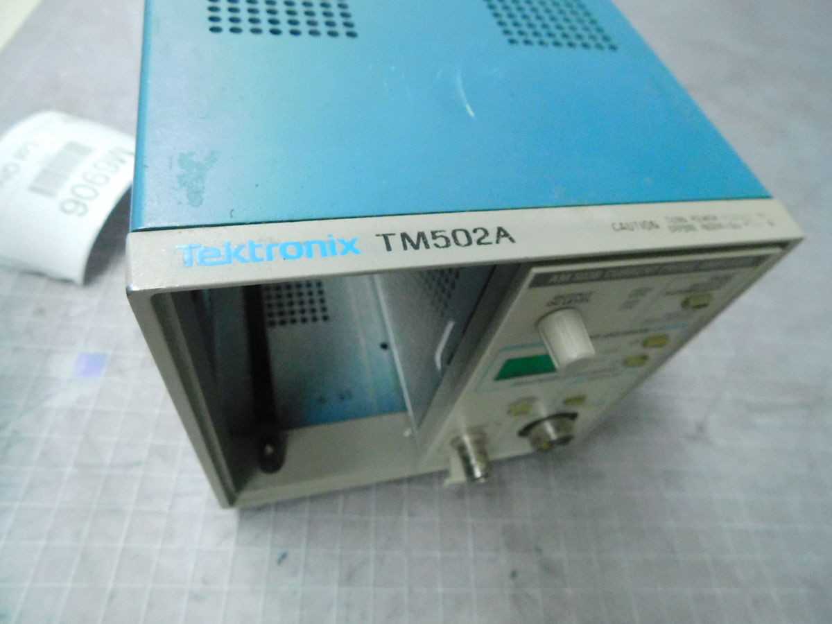 TEKTRONIX TM502A, AM503B CURRENT PROBE AMPLIFIER IN POWER MAINFRAME. M6906 - ELECTRICAL TESTING EQUIPMENT