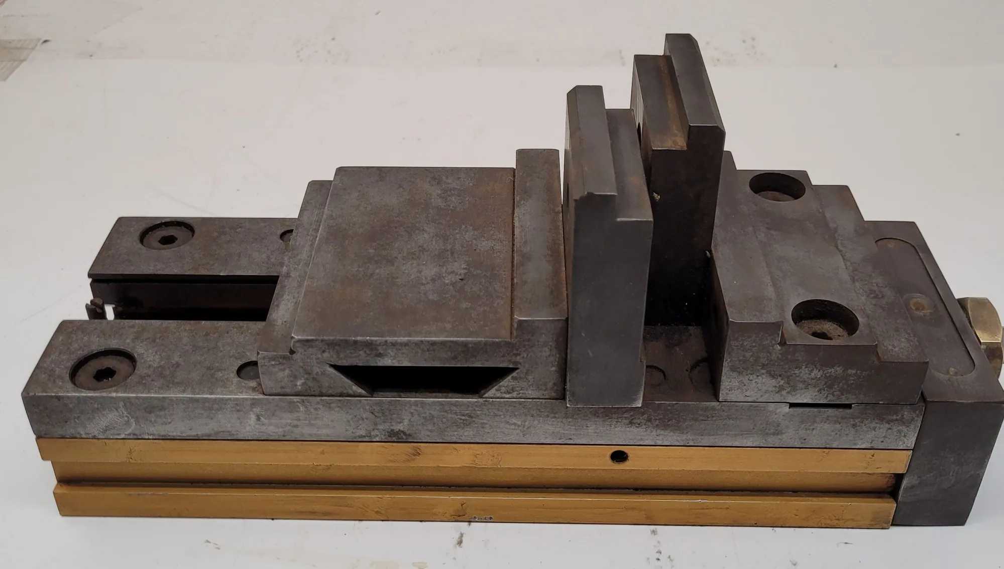 MACHINIST VISE, 4 INCH, 13 INCH LONG, 5-3/8 INCH HEIGHT - MACHINE TOOLING