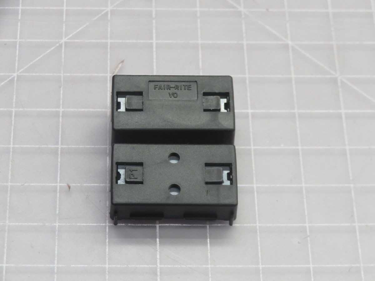 LOT OF 35 MOTOROLA 6881011Y27-A FERRITE BEADS T266422 - ELECTRICAL COMPONENTS