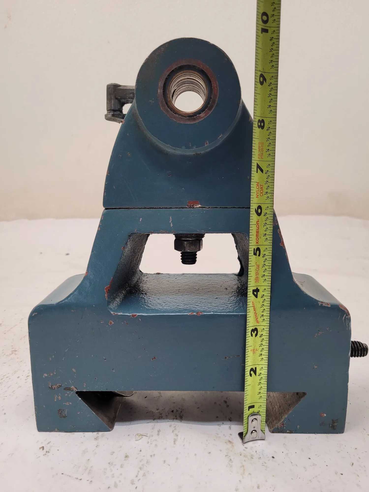 BRIDGEPORT OUTBOARD HORIZONTAL MILLING SUPPORT RIGHT ANGLE 8.25" L X 9.75" H X 3" W - MACHINING TOOLING & PARTS