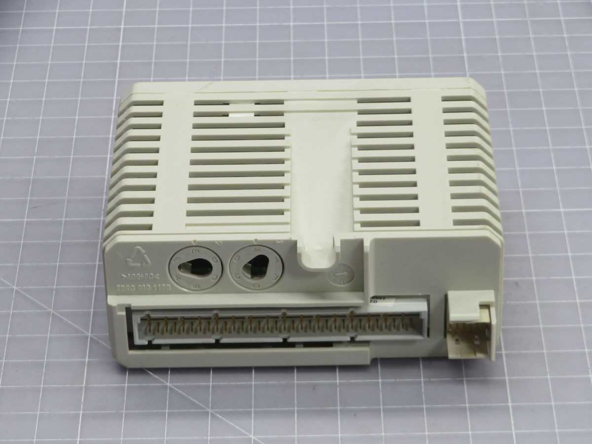 ABB AO810 3BSE038415R1 IO MODULE, 8 CH, 0-20/4-20 MA OUT, 14-BIT RES, 850 OHM LOAD, 2 MS UPDATE - PLC MODULES