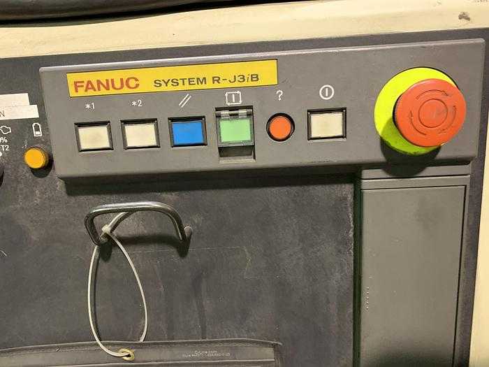 2005 FANUC RJ3IB ROBOT CONTROLLER CABINET - HIGH-PRECISION INDUSTRIAL AUTOMATION - ROBOT CONTROLLERS