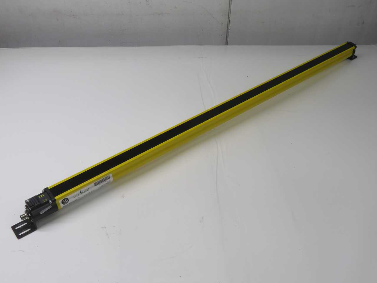 Allen Bradley 440L-R4J1120YD Curtain Sensors, 14mm Resolution, 1120mm Height, 24V DC - SENSORS