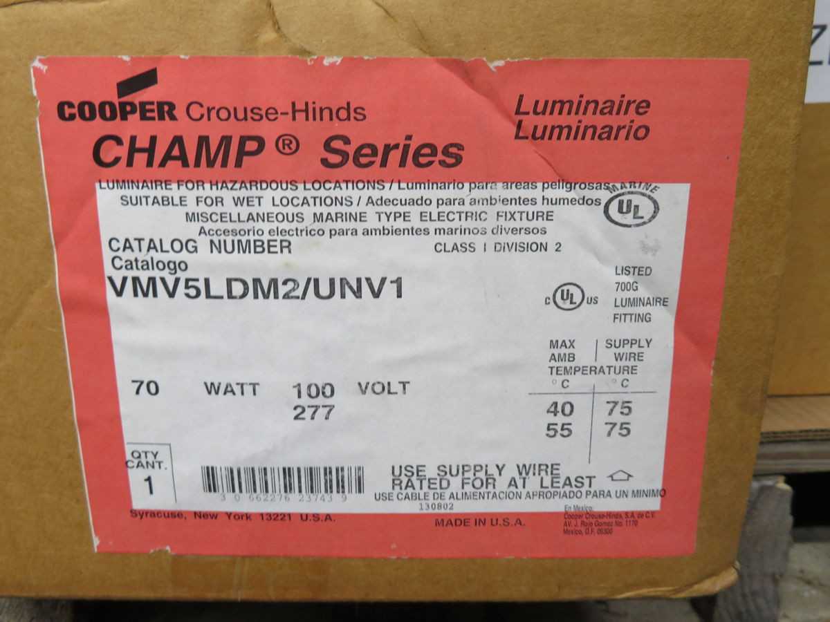 CROUSE HINDS, VMV5LDM2/UNV1, 70W POWER, 8200-8400 LUMENS, IP66/67 RATING, -40/+65C TEMP - LIGHT FIXTURES