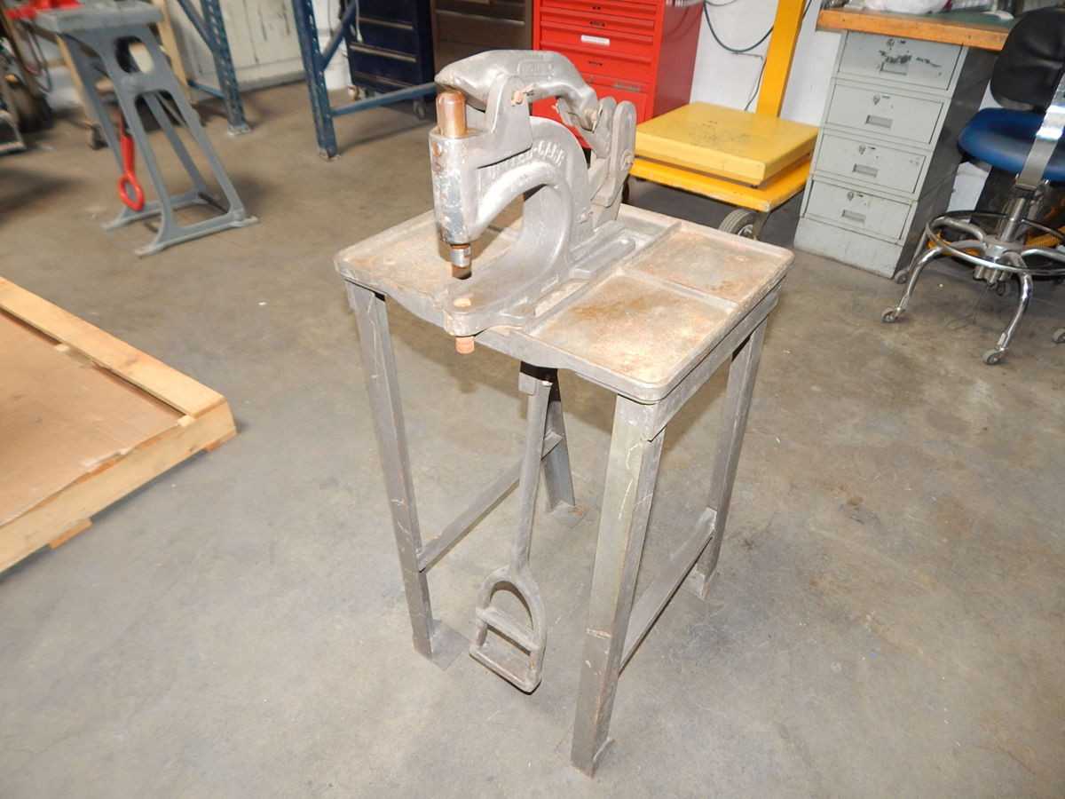 UNITED CARR M239-9 KICK PRESS - PRESSES