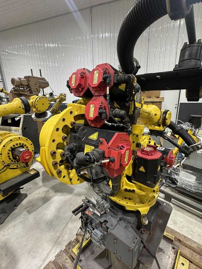 2010 FANUC R-1000IA/80F ARTICULATED ROBOT, 80 KG PAYLOAD, 2230 MM REACH, R-30IA CONTROL - ARTICULATED ROBOTS