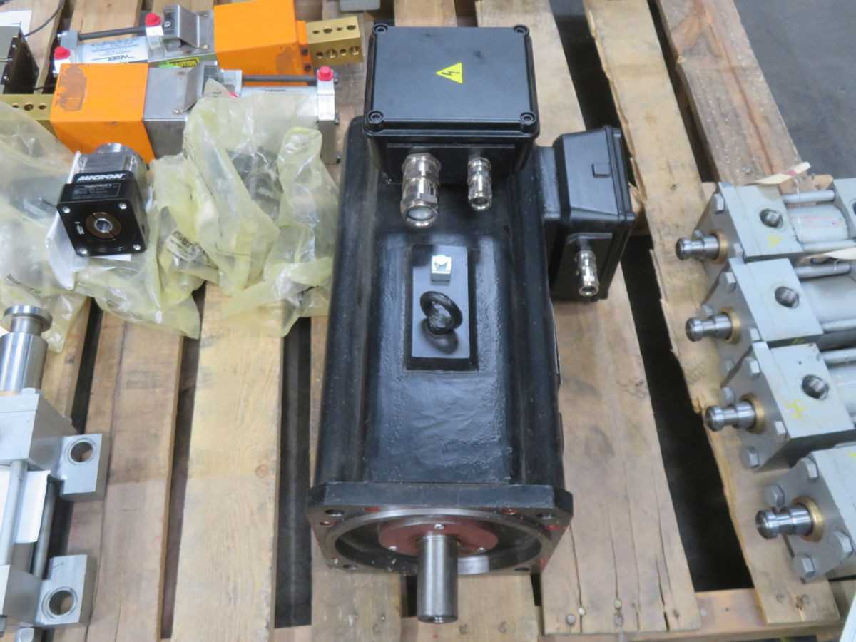 EW HOF 455058 SECD 100-17 / S 847 High-Performance Synchronous Servo Motor - SERVO