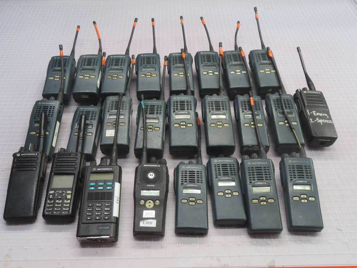 LOT OF 24 MOTOROLA PR400 2 WAY RADIOS T266347 - POWER SYSTEMS