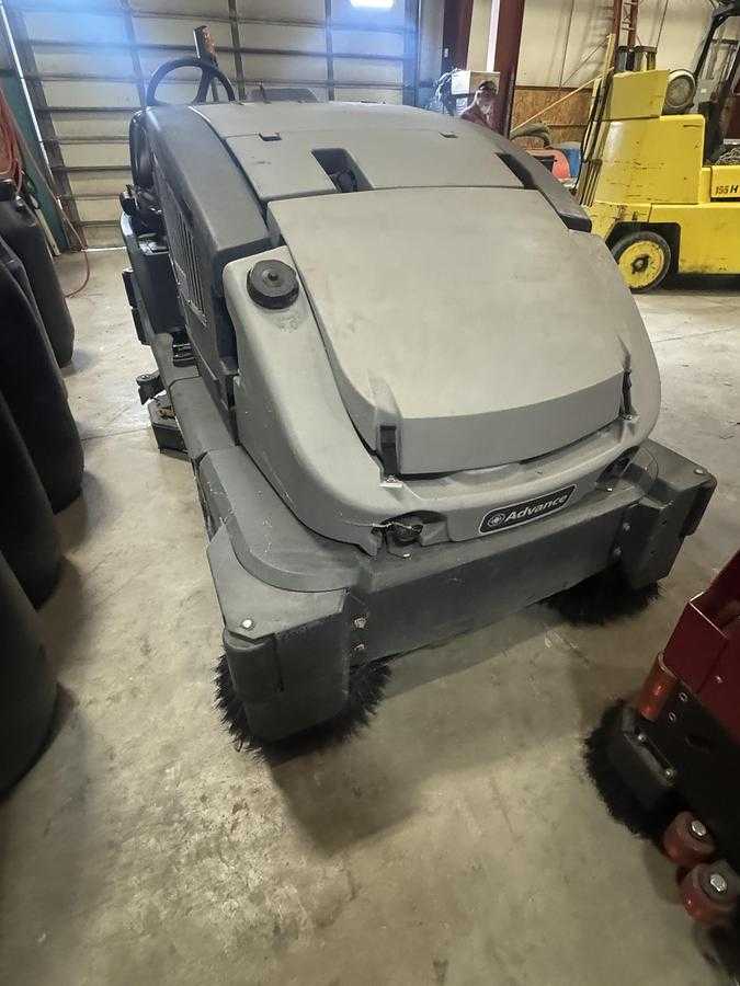 2018 NILFISK POWER BOSS NAUTILUS CS7000 48D SWEEPER-SCRUBBER, 48IN PATH, 29HP DIESEL ENGINE - FLOOR SCRUBBERS
