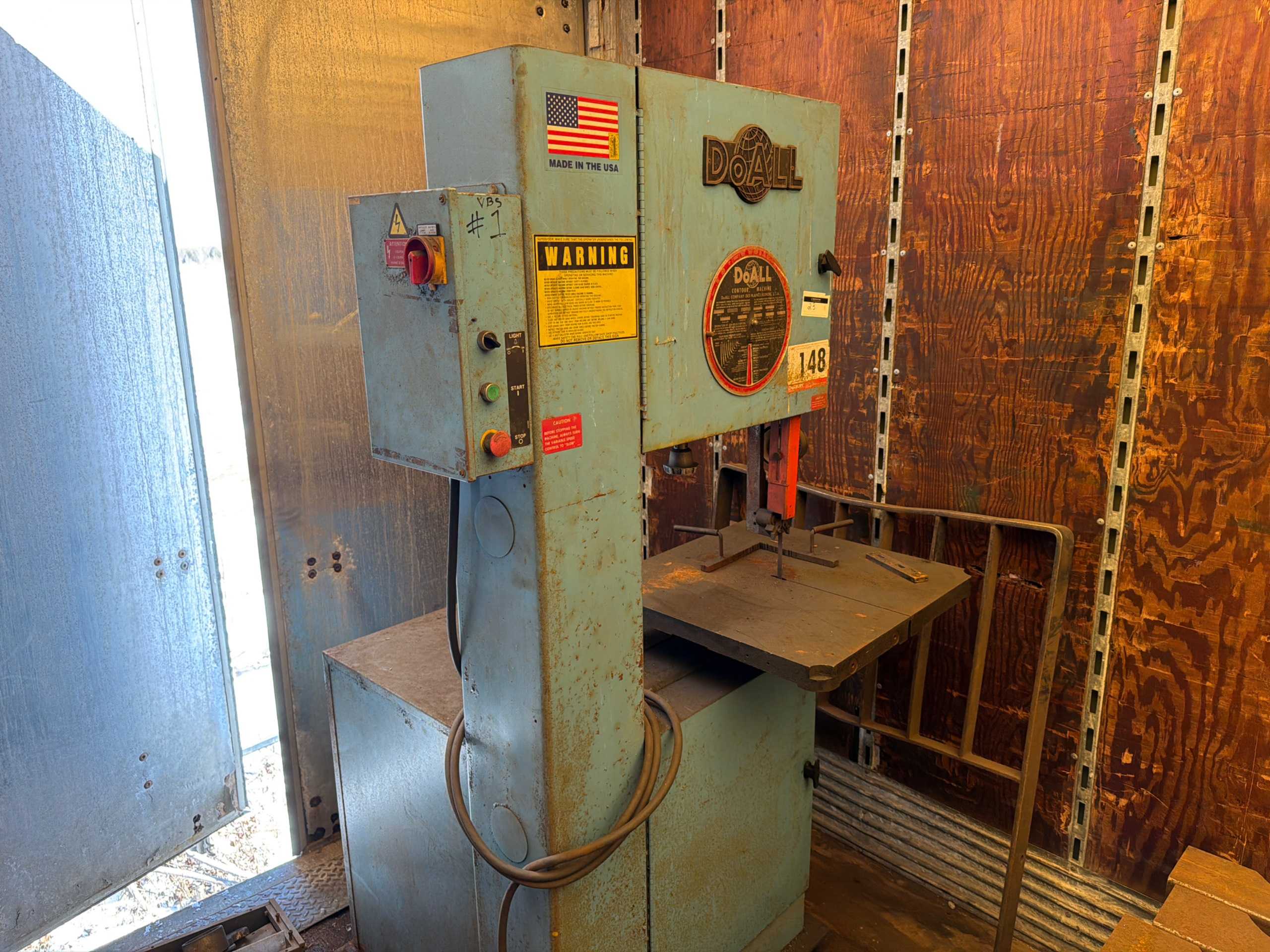Doall 2013-V Vertical Band Saw, 20in Throat, 13in Height, 2HP, 26X26IN Table - VERTICAL BAND SAWS Doall 2013-V Vertical Band Saw, 20in Throat, 13in Height, 2HP, 26X26IN Table - VERTICAL BAND SAWS