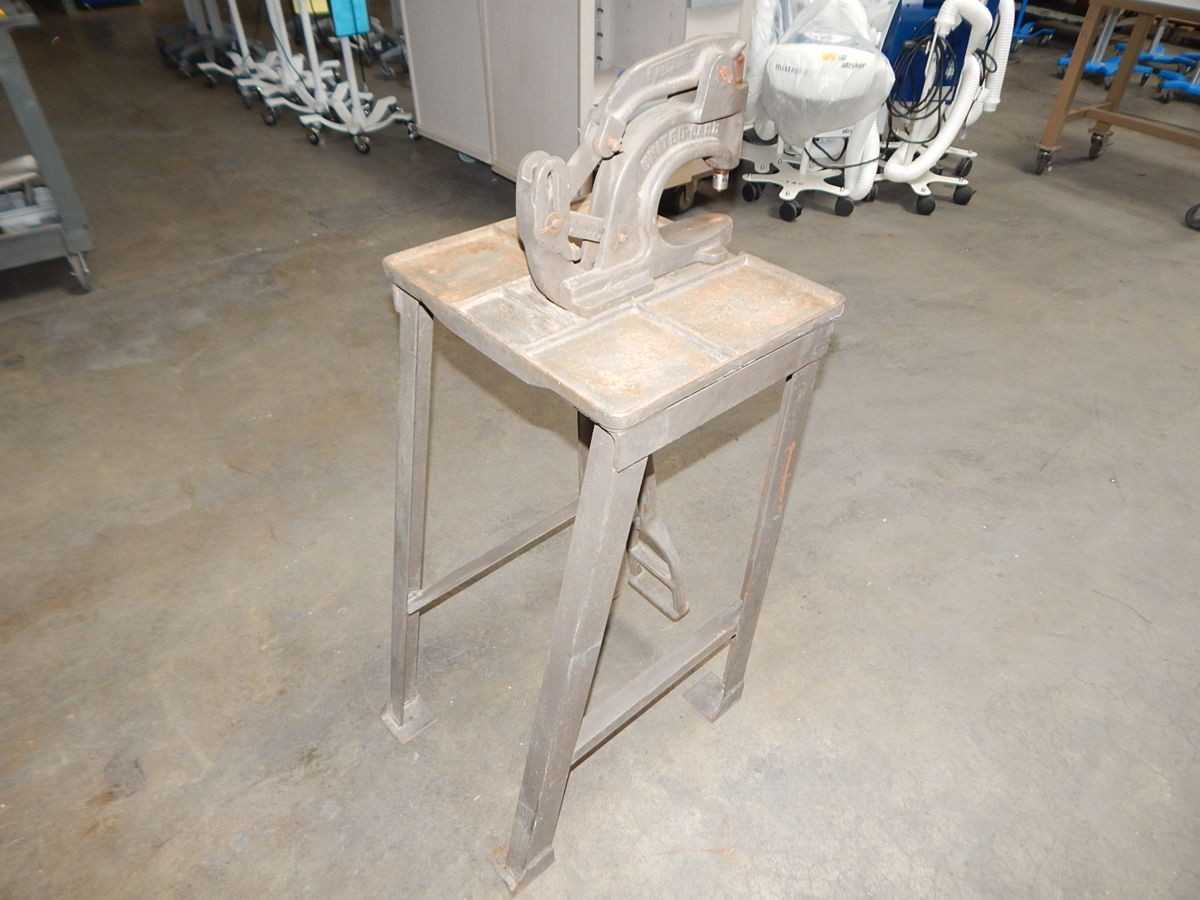 UNITED CARR M239-9 KICK PRESS - PRESSES