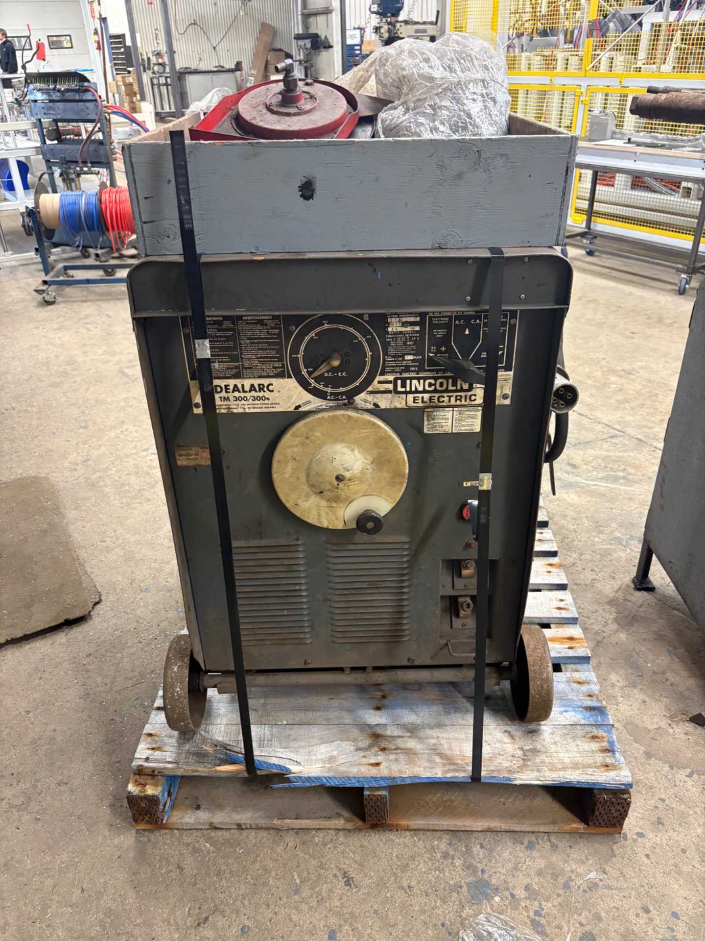 Lincoln Idealarc TM-300/300 Arc Welder, 300A, 60% Duty Cycle, AC/DC, 1PH, 230/460V - ARC WELDERS Lincoln Idealarc TM-300/300 Arc Welder, 300A, 60% Duty Cycle, AC/DC, 1PH, 230/460V - ARC WELDERS