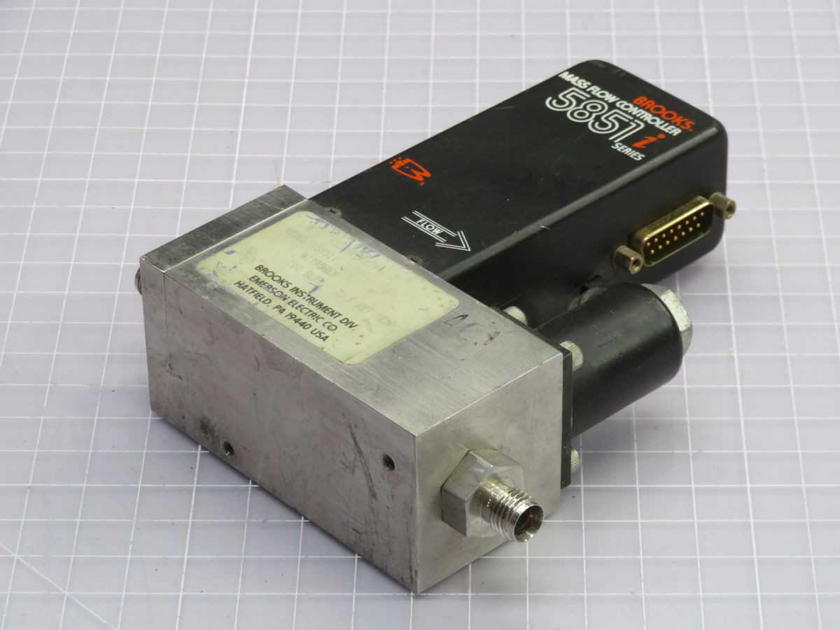 BROOKS INSTRUMENT 5851I MASS FLOW CONTROLLER, N2, 100 SLPH FLOW, ±1.0% ACCURACY, 316L SS - FLOW MEASUREMENT