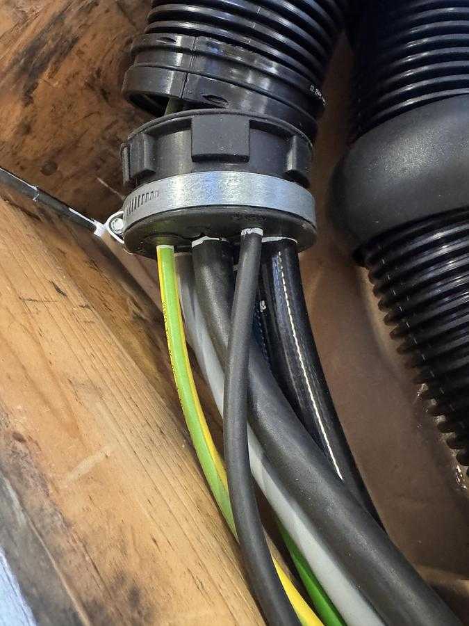 KUKA ROBOT DRESS PACK, CABLE MANAGEMENT SYSTEM FOR INDUSTRIAL ROBOTICS - CORDSET CABLES