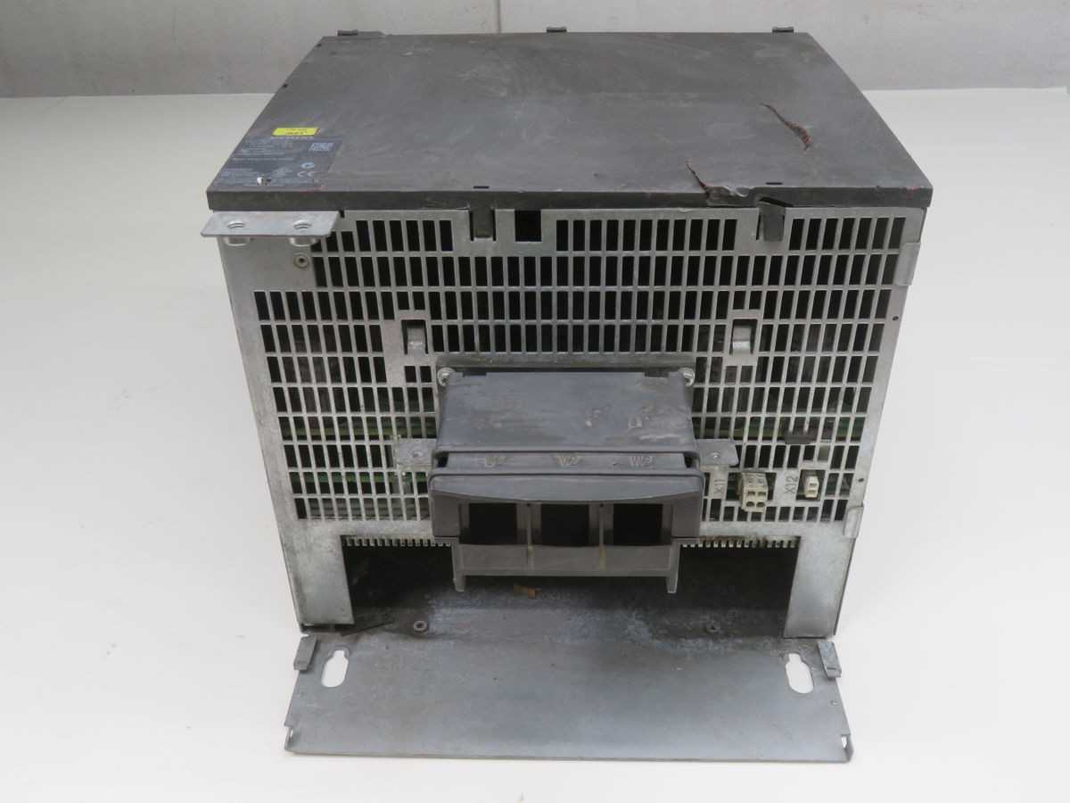 SIEMENS 6SL3120-1TE32-0AA4 CONTROLS FOR MOTORS, 600 VDC IN, 400 VAC/200 A OUT, 132 KW PWR - MOTOR DRIVES