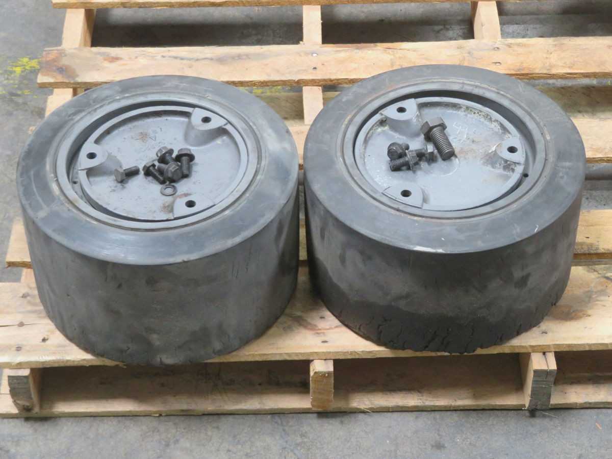 LOT OF 2 CROWN 132266 WHEEL ASSY T261806 - INDUSTRIAL PARTS