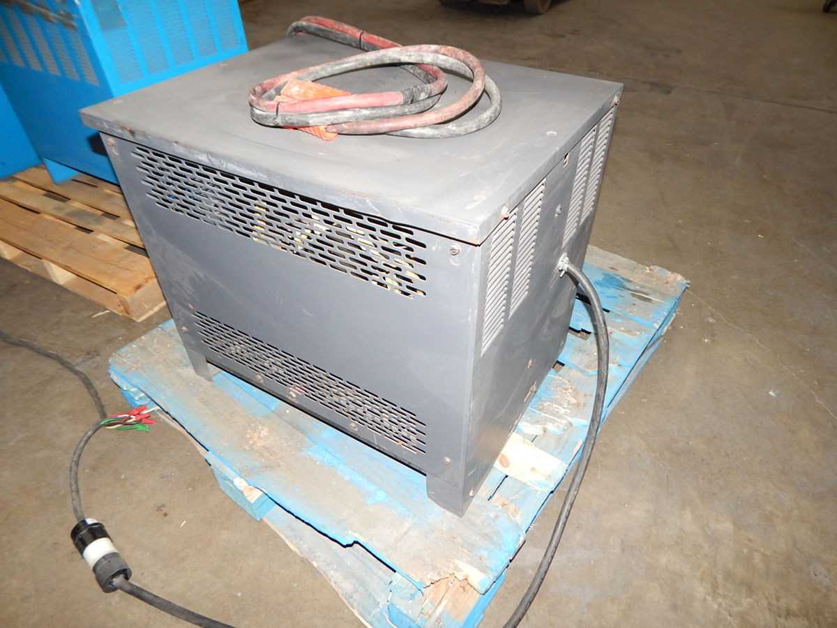 YUASA TGW-12-960 24 VOLT FORKLIFT BATTERY CHARGER 960 AH M6852 - FORKLIFTS