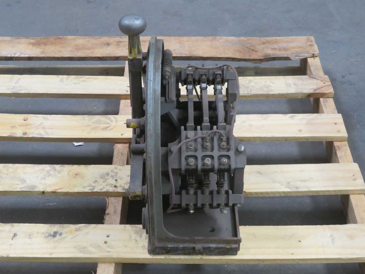SQUARE D CG12 CLASS 9004 MASTER SWITCH T259453 - DISCONNECT SWITCHES