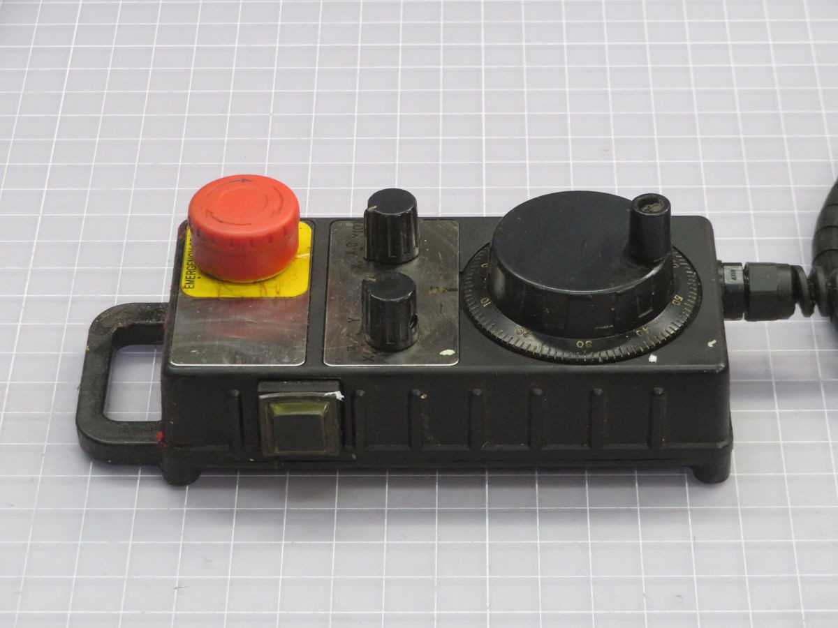 TOSOKU HM MANUAL PULSE GENERATOR T262846 - OPERATOR CONTROLS