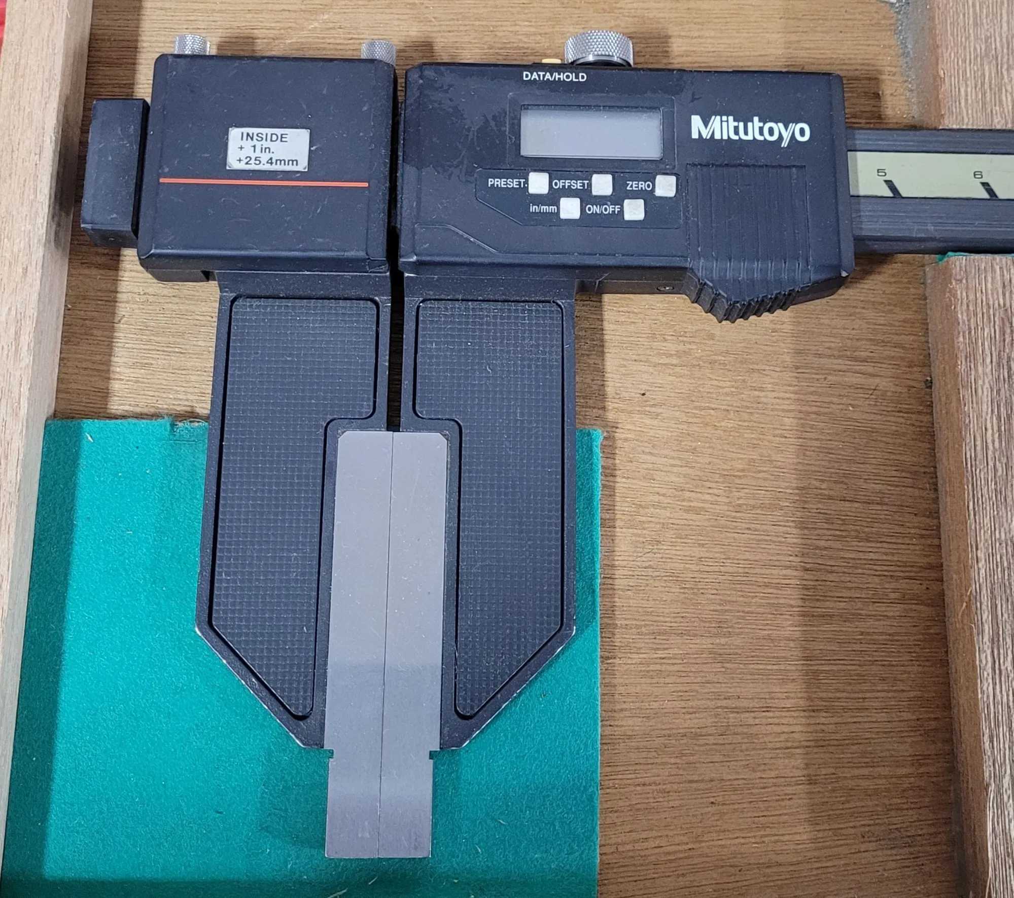 MITUTOYO 552-314-10 DIGIMATIC CARBON FIBER DIGITAL CALIPER 0-40 IN / 0-1000MM RANGE - MACHINING TOOLING & PARTS