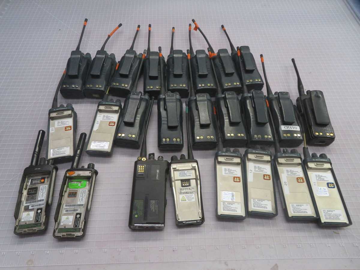LOT OF 24 MOTOROLA PR400 2 WAY RADIOS T266347 - POWER SYSTEMS