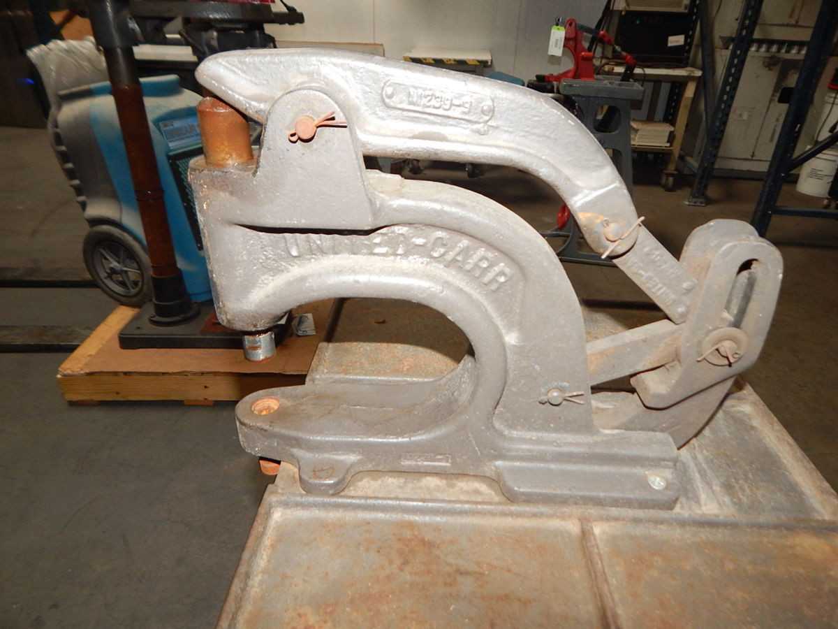 UNITED CARR M239-9 KICK PRESS - PRESSES