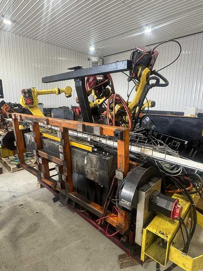 2015 GENESIS/FANUC DUAL ARCMATE 100IC/12 WELDING CELL, 12KG PAYLOAD, 1420MM REACH, R-30IB CONTROLLER - ARTICULATED ROBOTS