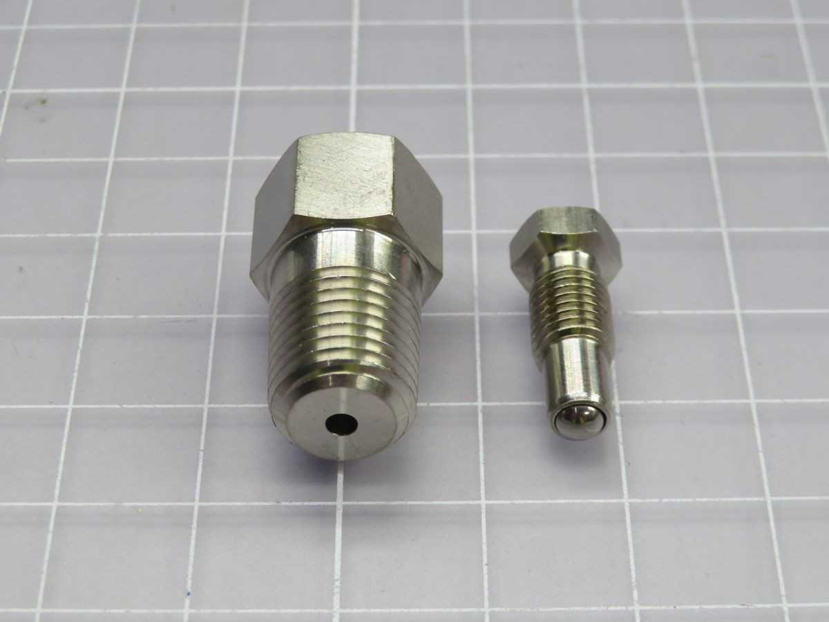 LOT OF 24 ROSEMOUNT 01151-0028-0012 VALVE STEM AND SEAT, 316 STAINLESS STEEL, GAGE/ABSOLUTE T261920 - VALVES