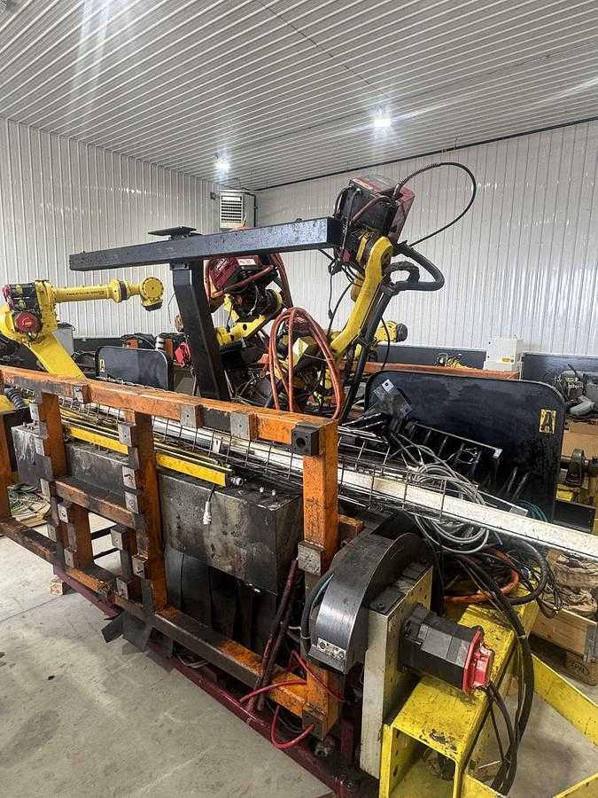 2015 GENESIS/FANUC DUAL ARCMATE 100IC/12 WELDING CELL, 12KG PAYLOAD, 1420MM REACH, R-30IB CONTROLLER - ARTICULATED ROBOTS