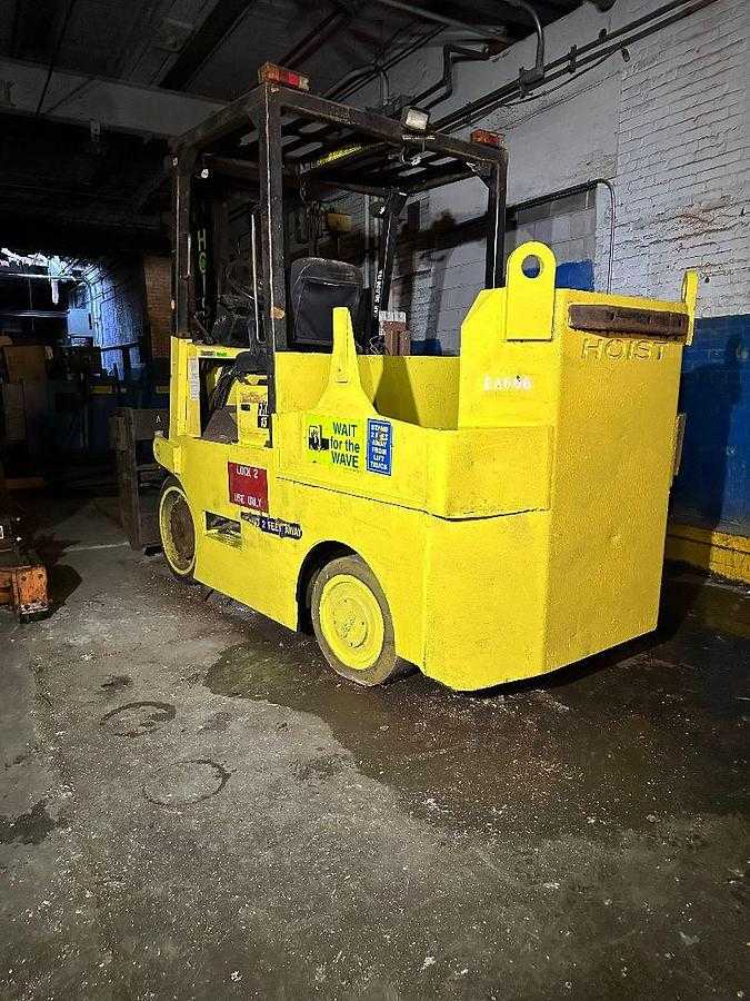 HOIST FKE 15 ELECTRIC CUSHION TIRE FORKLIFT, 30,000 LBS CAPACITY, LAZER SERIES - SIT-DOWN FORKLIFTS