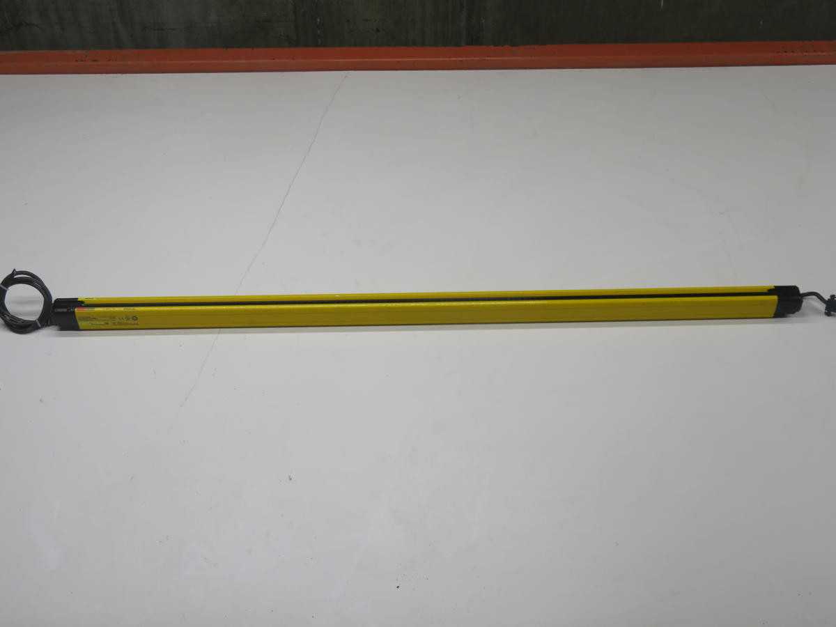 KEYENCE GL-R103F-T SAFETY CURTAIN, TYPE 4, 1030 MM HEIGHT, 14 MM PITCH, 24 VDC, IP65/IP67 - SENSORS