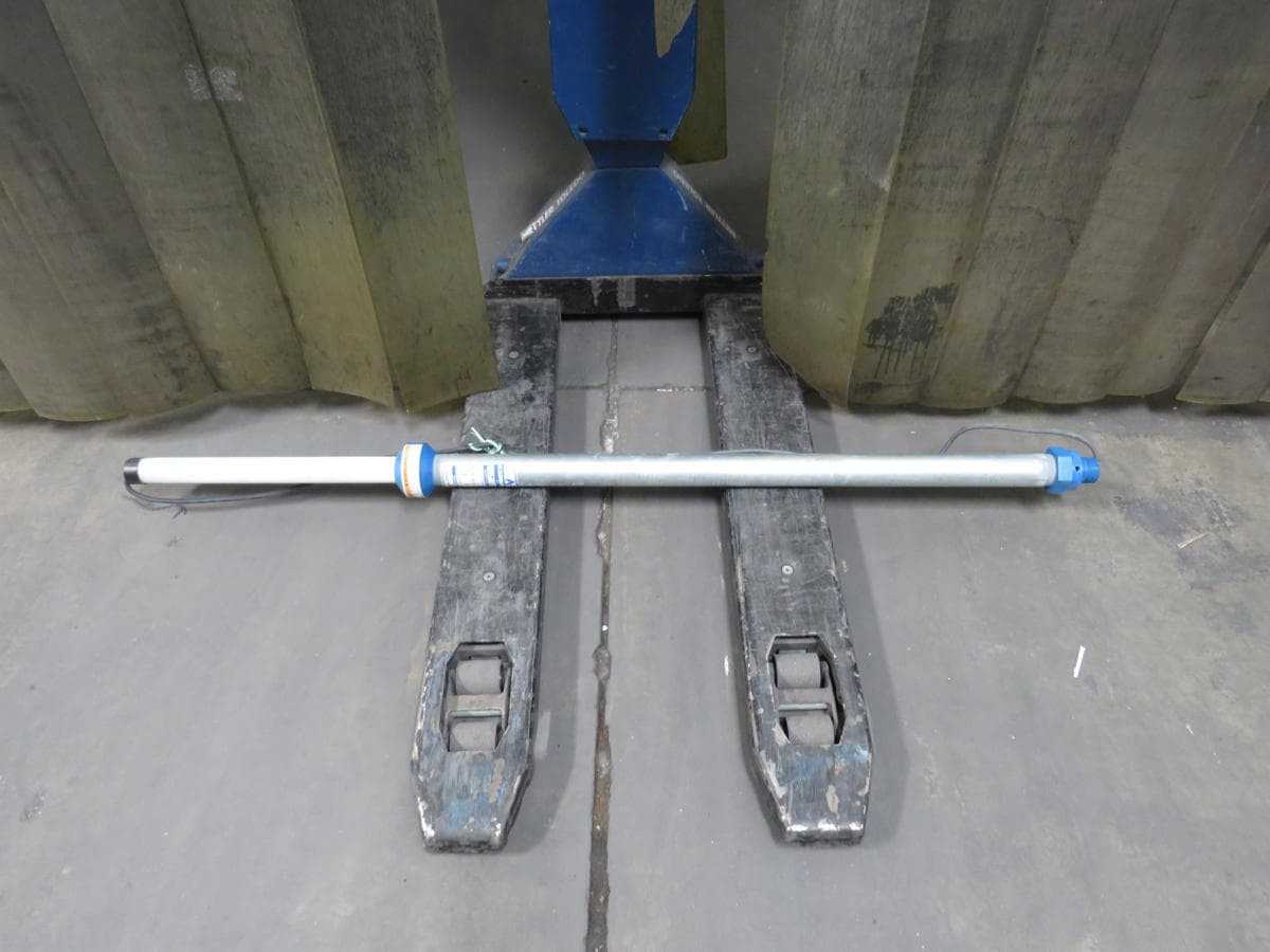EATON V65H-G 15673 TELESCOPING LIGHT POLE GALVANIZED STEEL T192989 - LIGHTING
