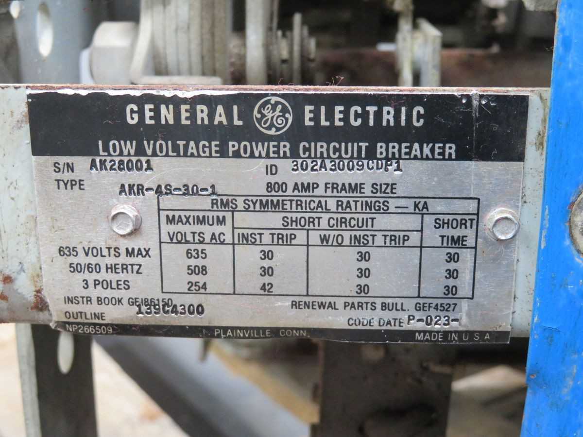 GE AKR-4S-30-1 CB, 3 POLES, 800 A, 635 VAC, 50/60 HZ, DRAWOUT, SOLID-STATE TRIP, 42KA IC - CIRCUIT BREAKERS