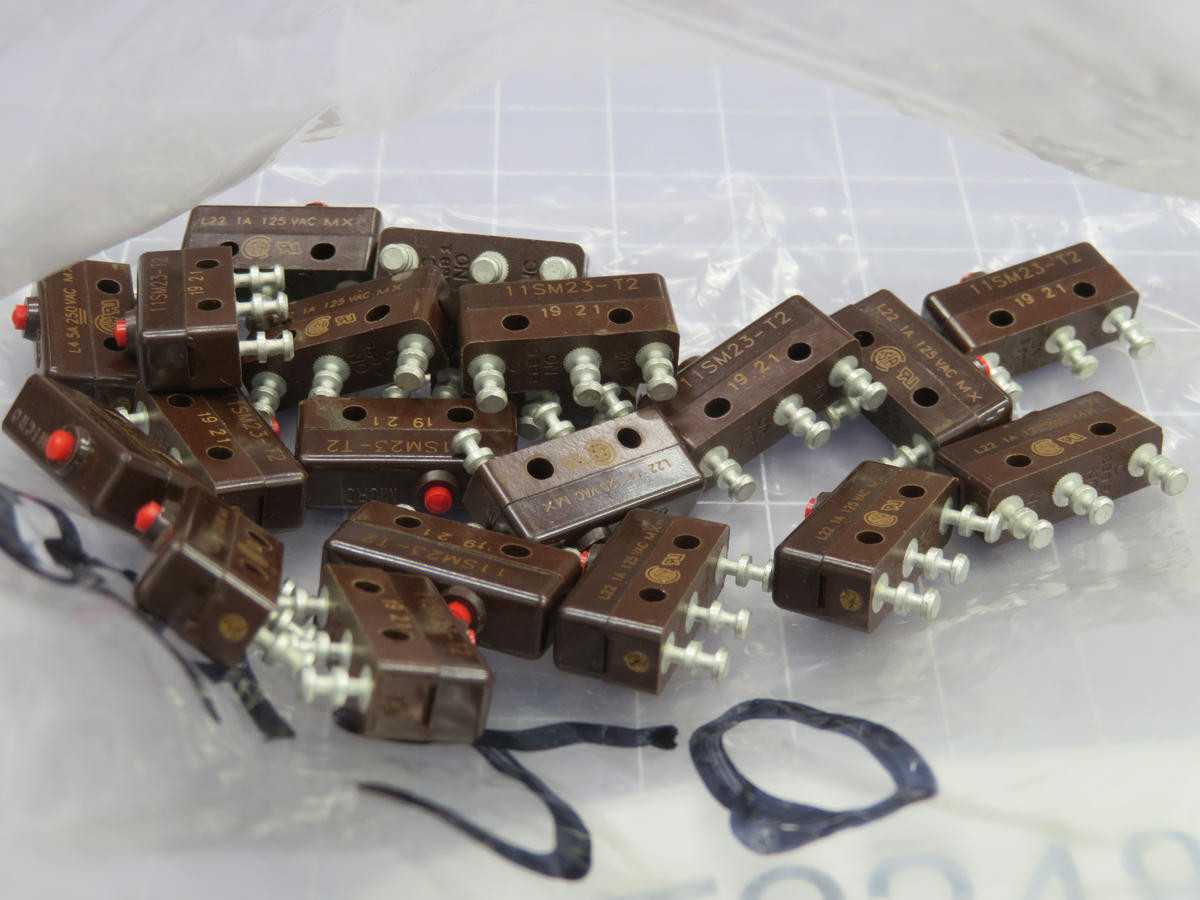 LOT OF 20 HONEYWELL 11SM23-T2 BASIC/SNAP ACTION SWITCH - SWITCHES