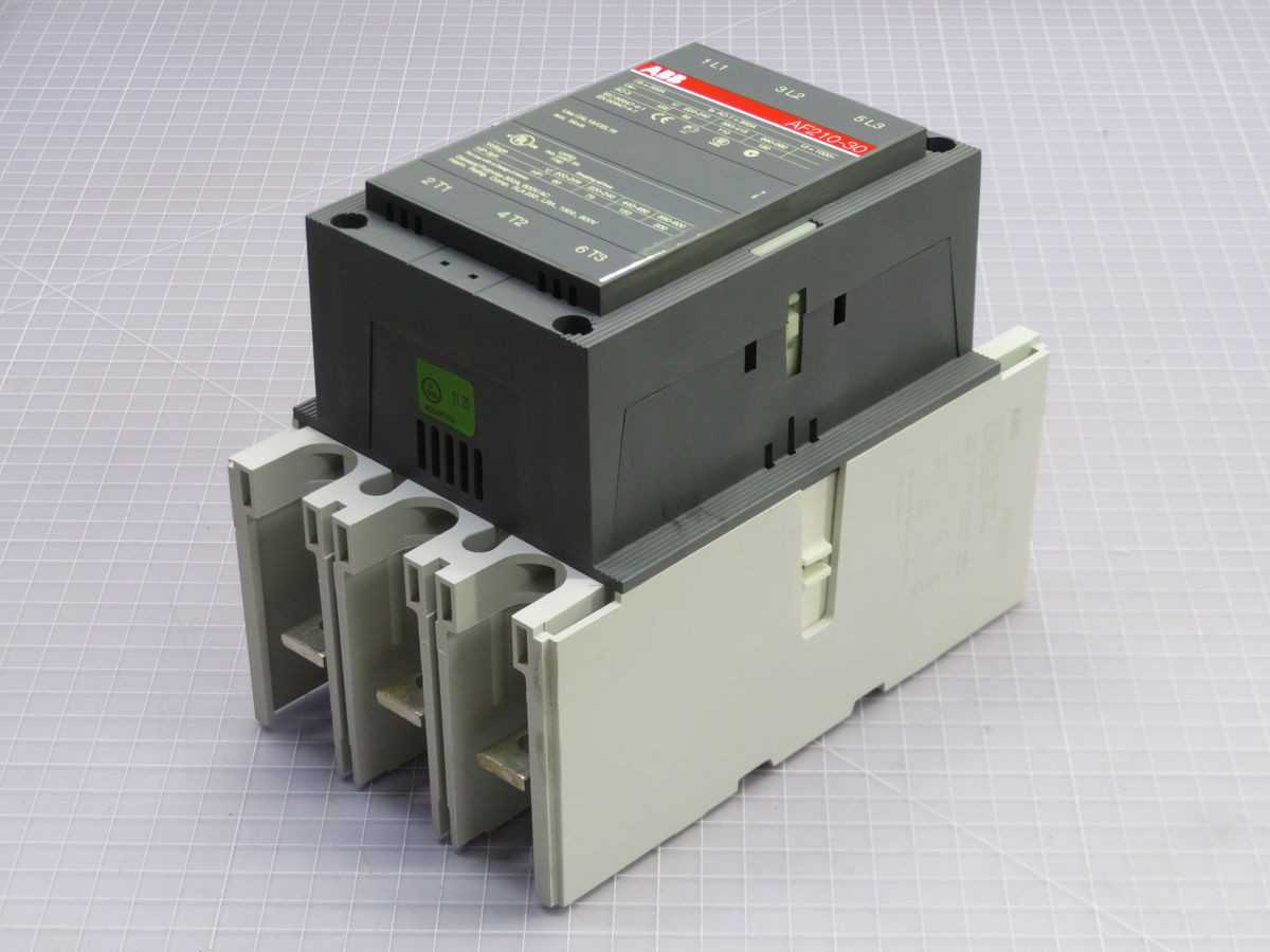 ABB AF210-30-10E-70 26345 MOLDED CASE CIRCUIT BREAKER T258840 - CIRCUIT BREAKERS