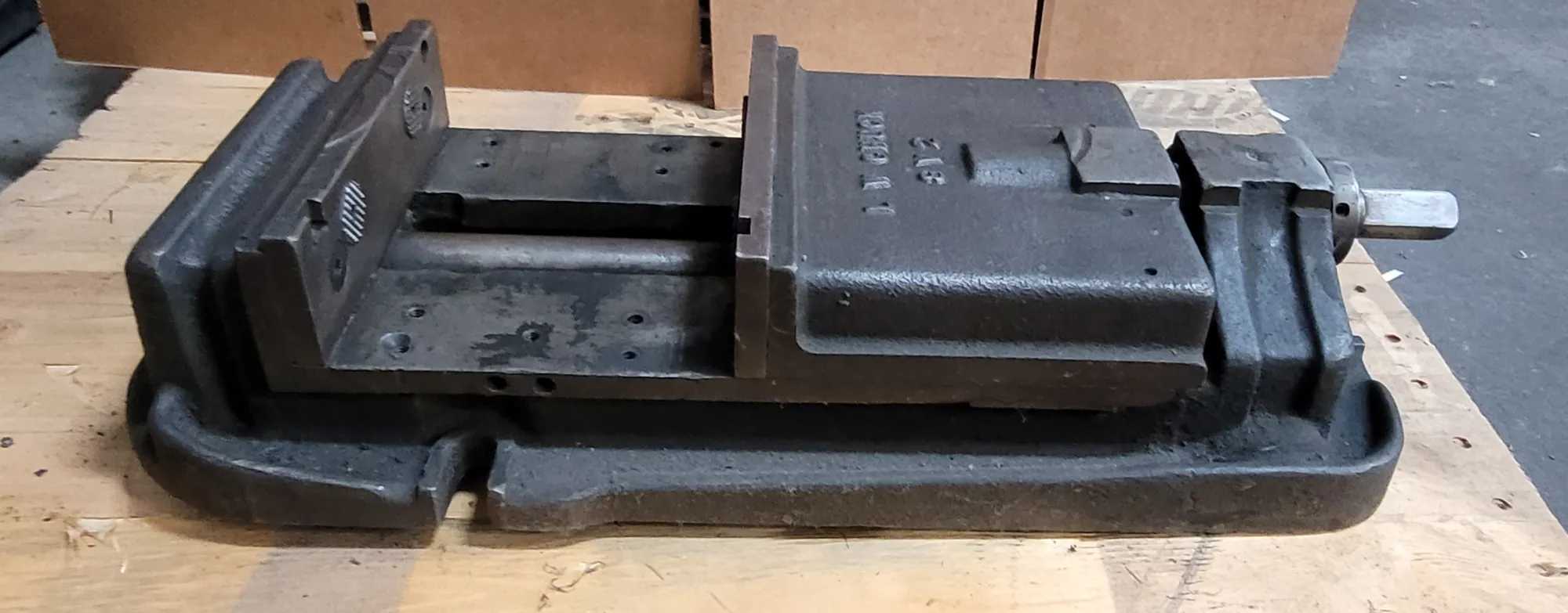 LW CHUCK MILLING VISE, 8 INCH - MACHINING TOOLING & PARTS