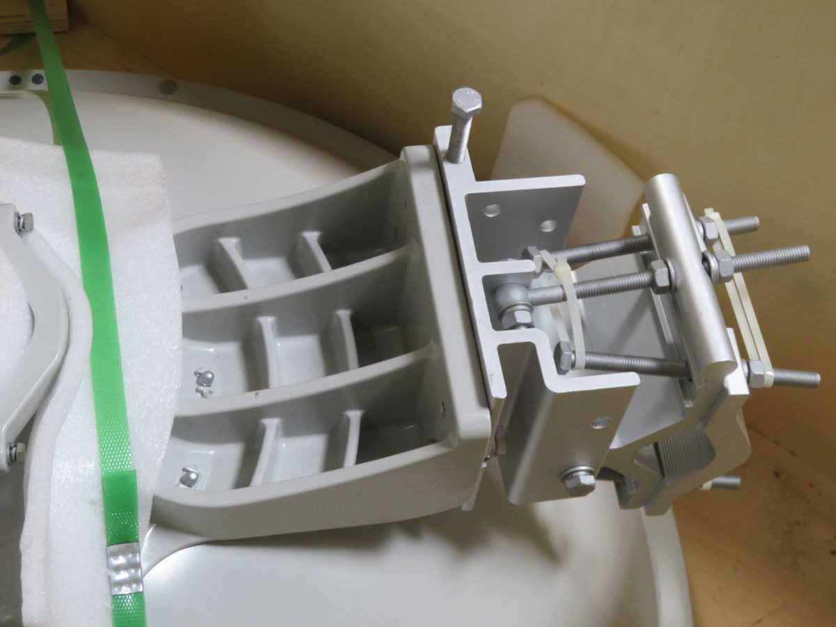A0305109 C24A90T1D306/TYA09U024S-S06S MICROWAVE ANTENNA 44.5 DBI T269116 - TELECOMMUNICATION
