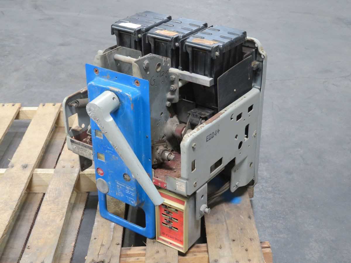 GE AKR-4S-30-1 CB, 3 POLES, 800 A, 635 VAC, 50/60 HZ, DRAWOUT, SOLID-STATE TRIP, 42KA IC - CIRCUIT BREAKERS