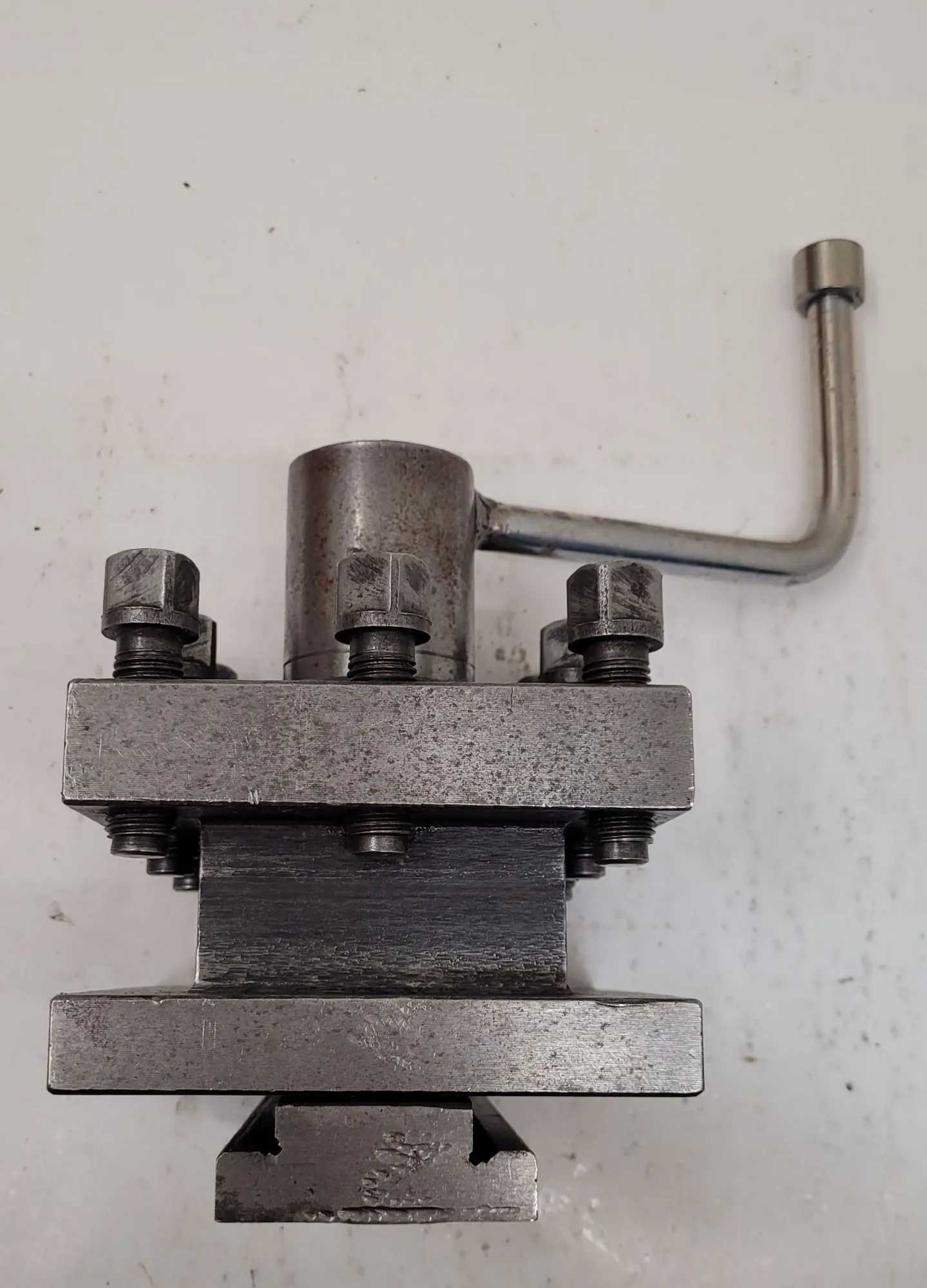 LATHE TOOL POST HOLDER - BASE: H: 7IN W: 5-1/4IN L: 5-1/4IN GAP: 1.5IN THICK: 1IN - MACHINING TOOLING & PARTS
