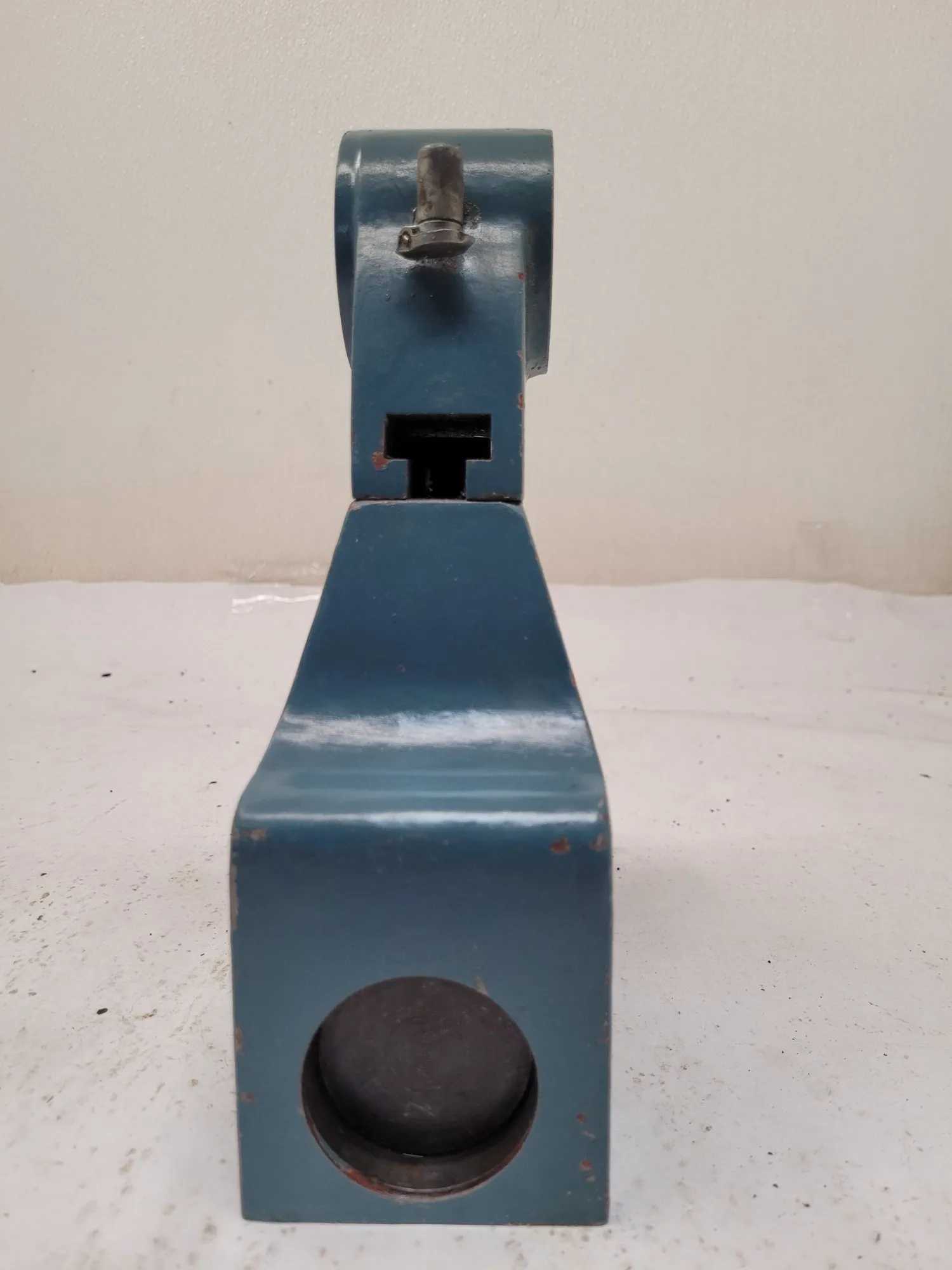 BRIDGEPORT OUTBOARD HORIZONTAL MILLING SUPPORT RIGHT ANGLE 8.25" L X 9.75" H X 3" W - MACHINING TOOLING & PARTS