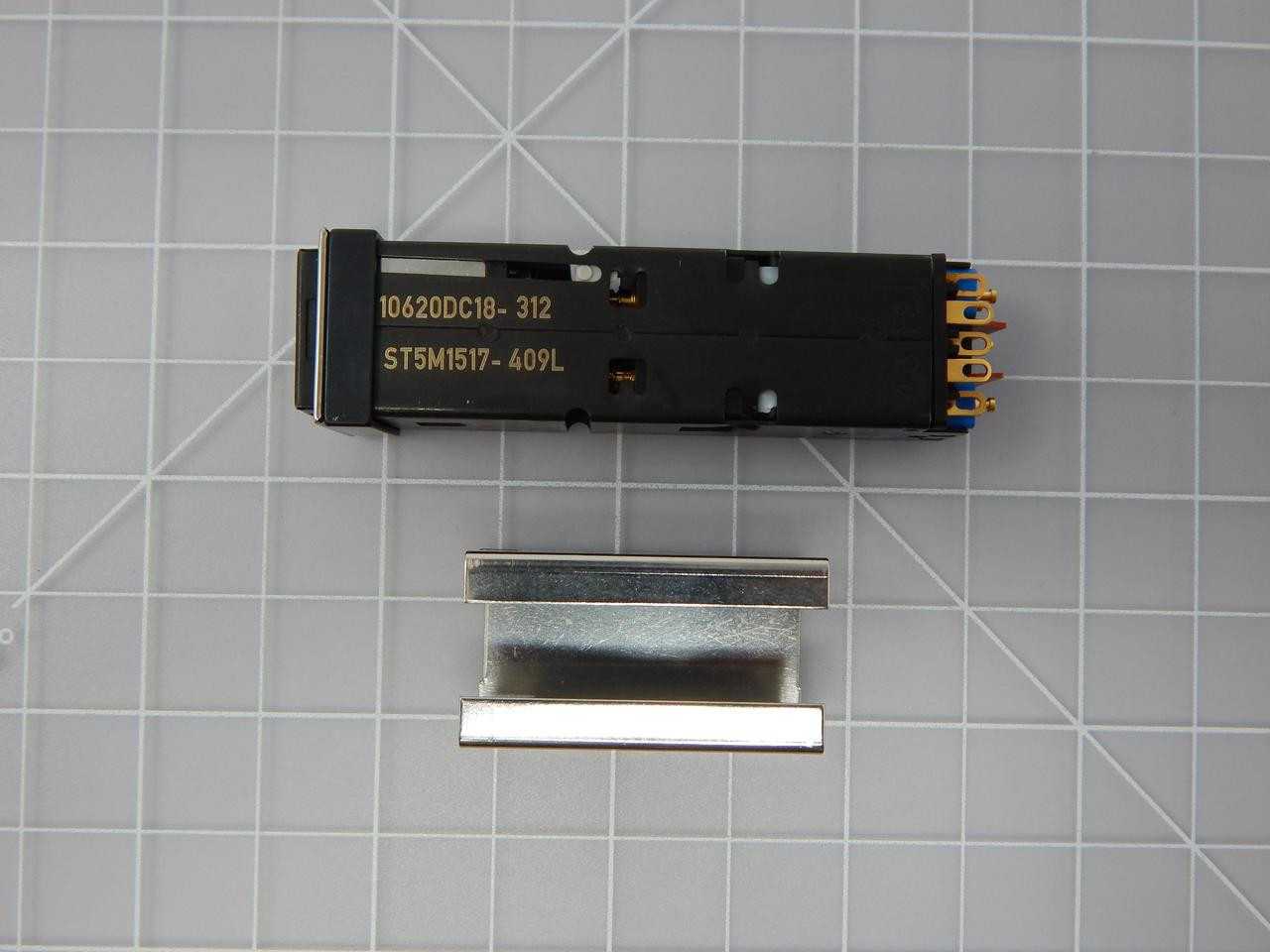 Ducommun, ST5M1517-409L 10620DC18-312, Switch, Momentary, SPST NO, 5A Res/2A Ind, 28VDC - SWITCHES