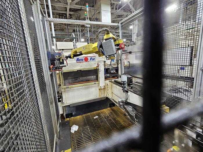 1990 ROTOFLO MODEL 250 SPLINE ROLLER, 36IN RACK, 25 HP, FANUC 35I CONTROL, M-10IA ROBOT LOADER - METAL FABRICATION