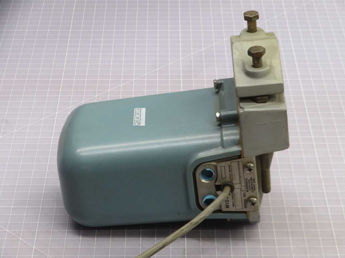Foxboro 12A Temperature Transmitter, 50-200C Input Range, 3-15PSI Pneumatic Output, 0.5% Span Accuracy - PRESSURE TRANSMITTER