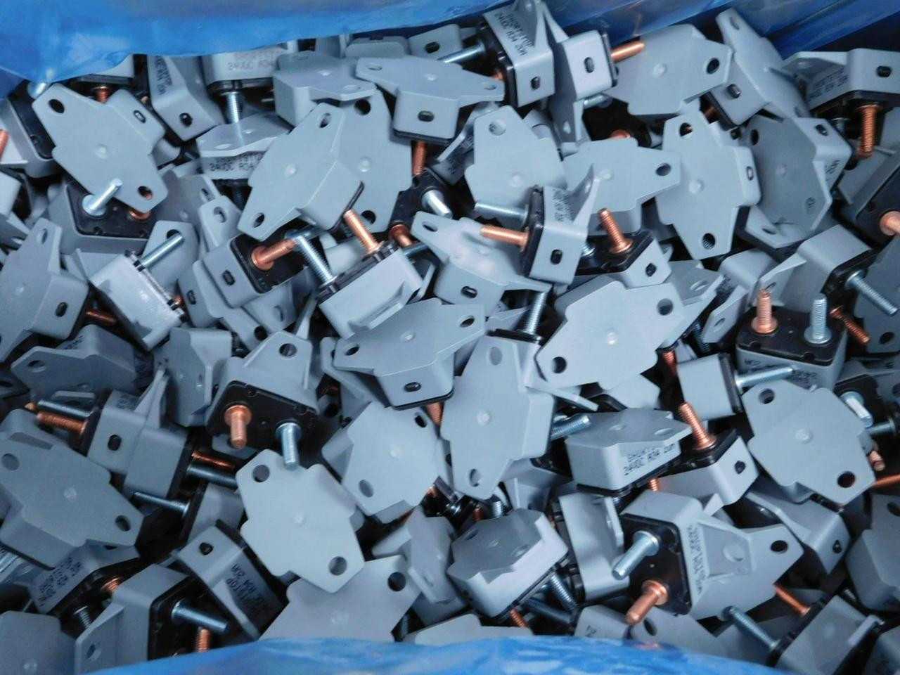 LOT OF 800 EATON 123A20-A5P-KB SHORTSTOP BREAKER 20A 24 VDC - CIRCUIT BREAKERS
