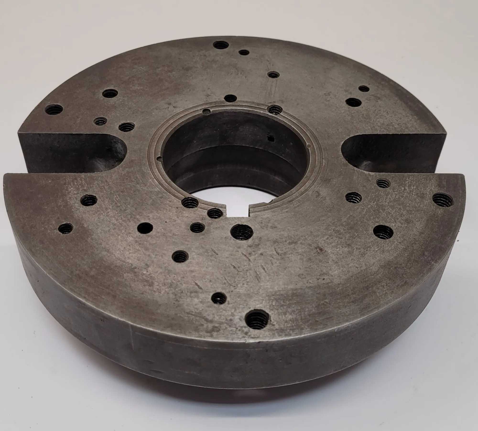 8" FACE PLATE W/ L-0 MOUNT, OVERALL DIAMETER: 8”, CENTER HOLE OD: 4.5”, CENTER HOLE ID: 3.25" - MACHINE TOOLING