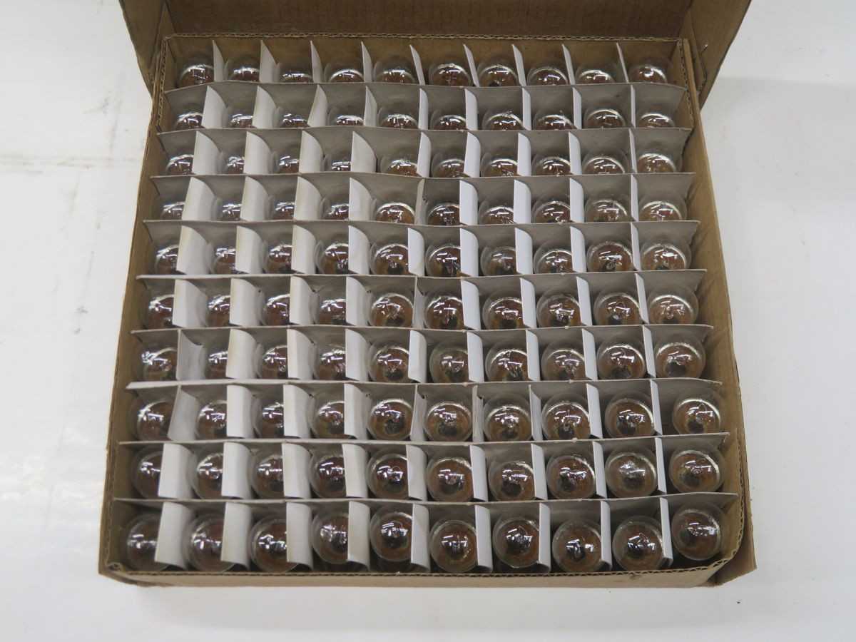LOT OF 100 LIGHTBULB G18 12V6CP LED LIGHT T263471 - LAMPS