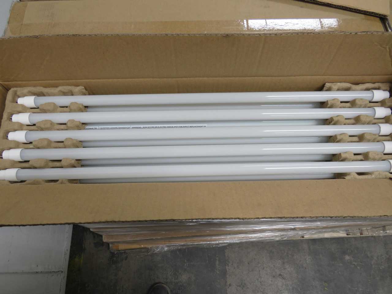 LOT OF 1680 GE 34197 LED9T5/G2/835HE
T5 15 WATT LED STRAIGHT TUBE 22.5 INCH MINIATURE BI-PIN (G5) 3500K DIMMABLE - LIGHTING