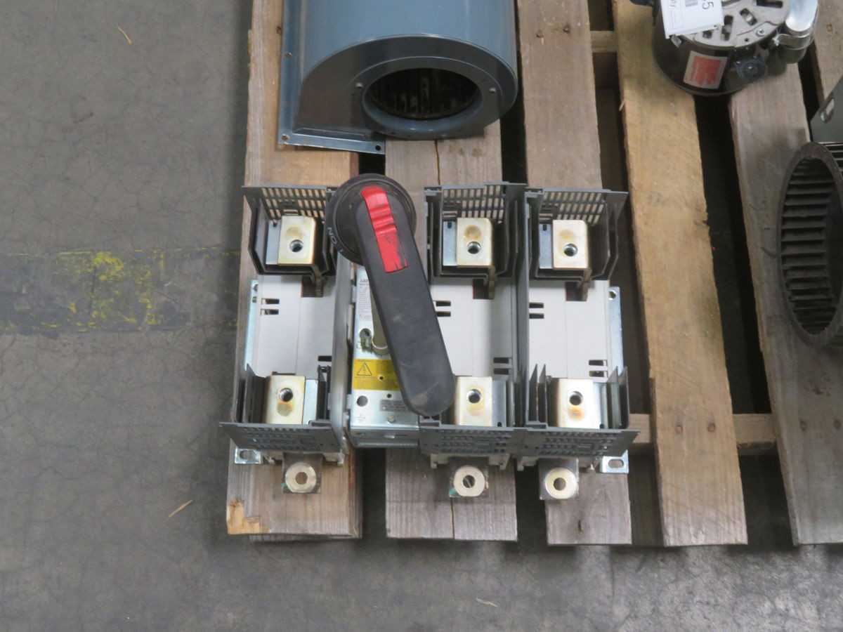 ABB OES800L12 3-POLE FUSIBLE DISCONNECT SWITCH T269542 - DISCONNECT SWITCHES